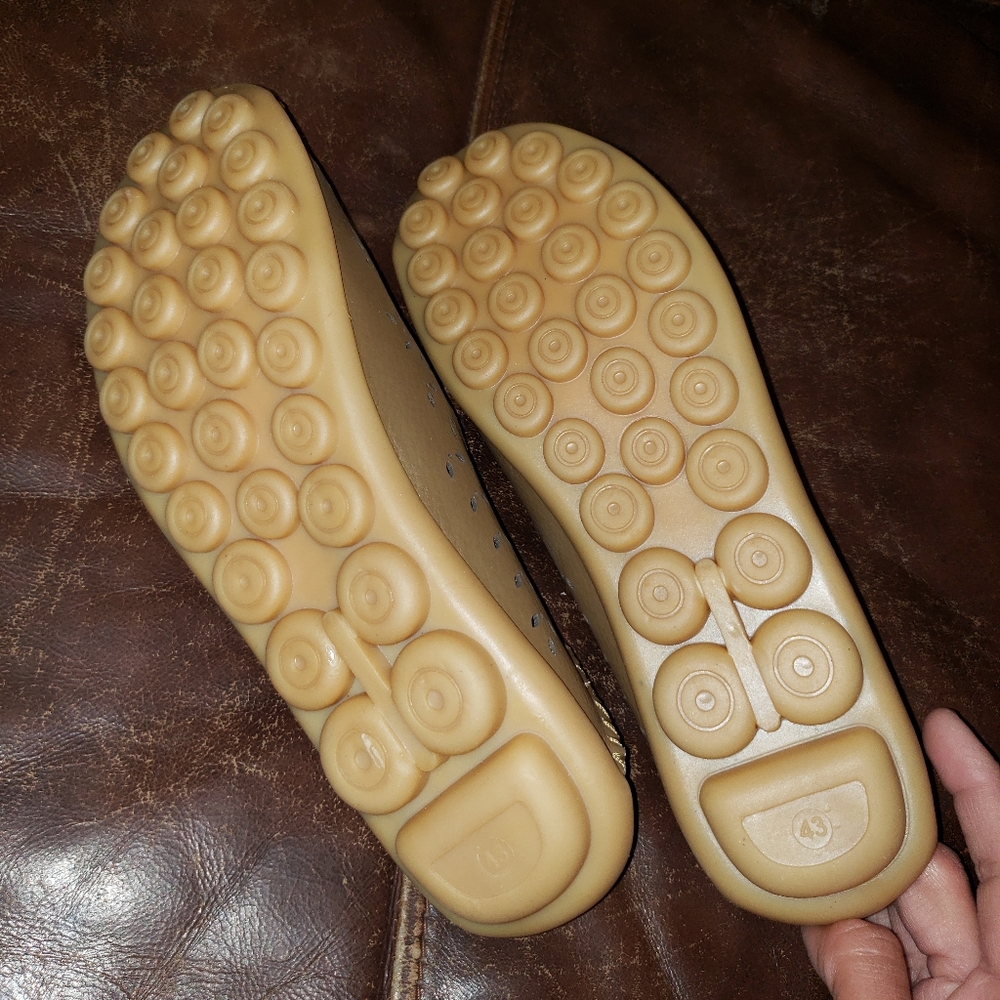 Tan & Gold - •Unknown• | Slip-On Shoes - Picture 6 of 8